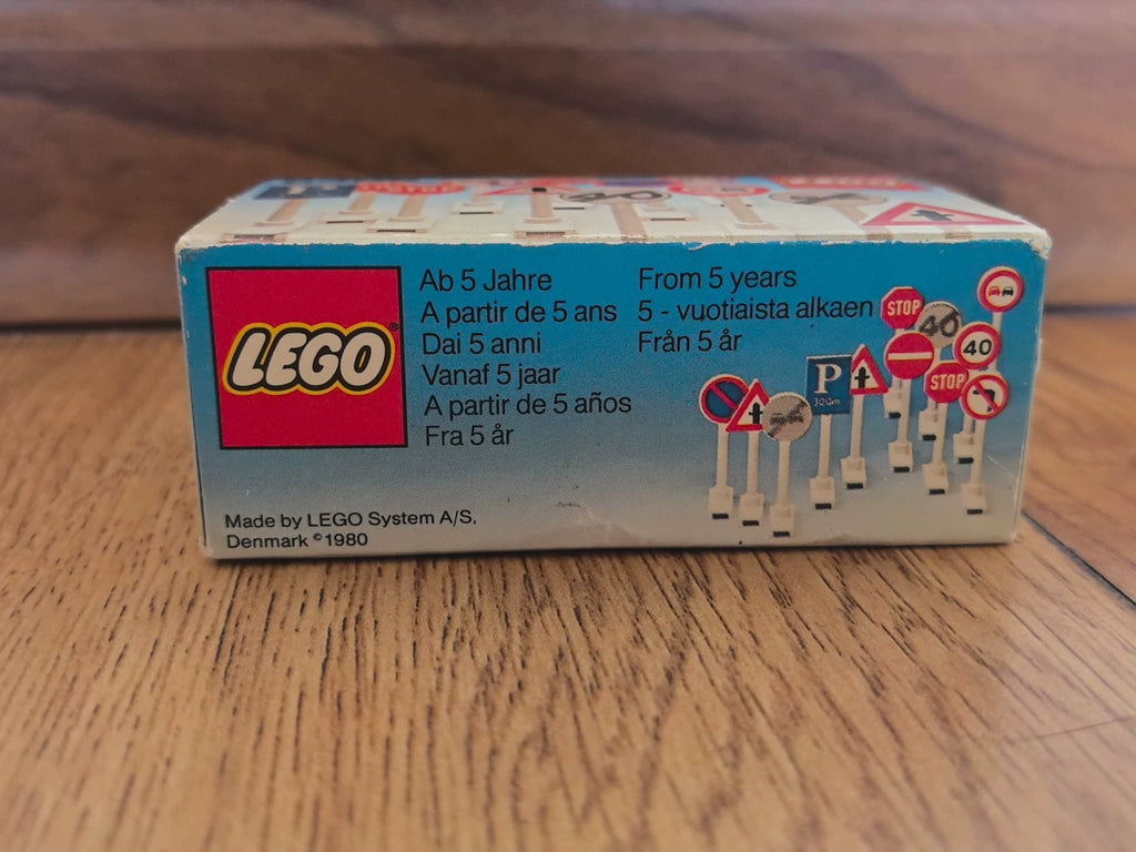 101026-toy-21 LEGO 6306 traffic sign set produced in an out-of-print antique 1980