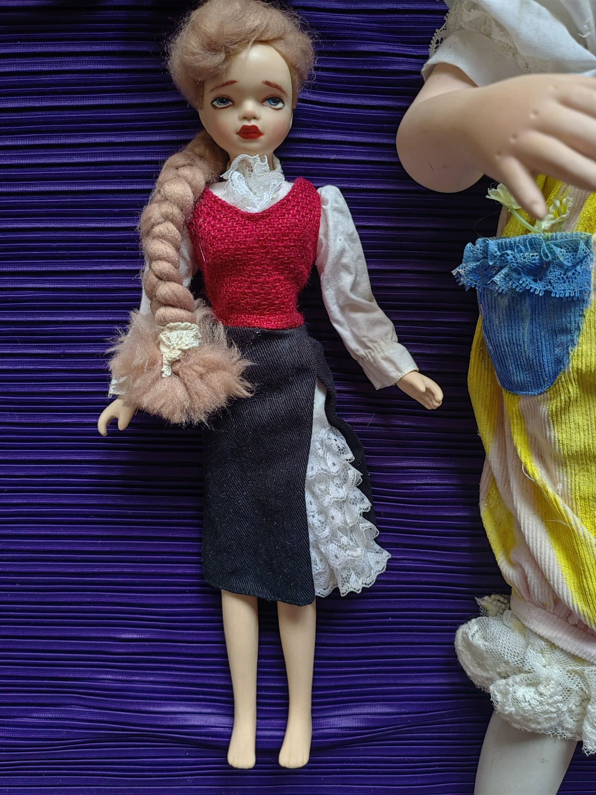 210926-toy-65 Antique ceramic dolls found missing from packaging