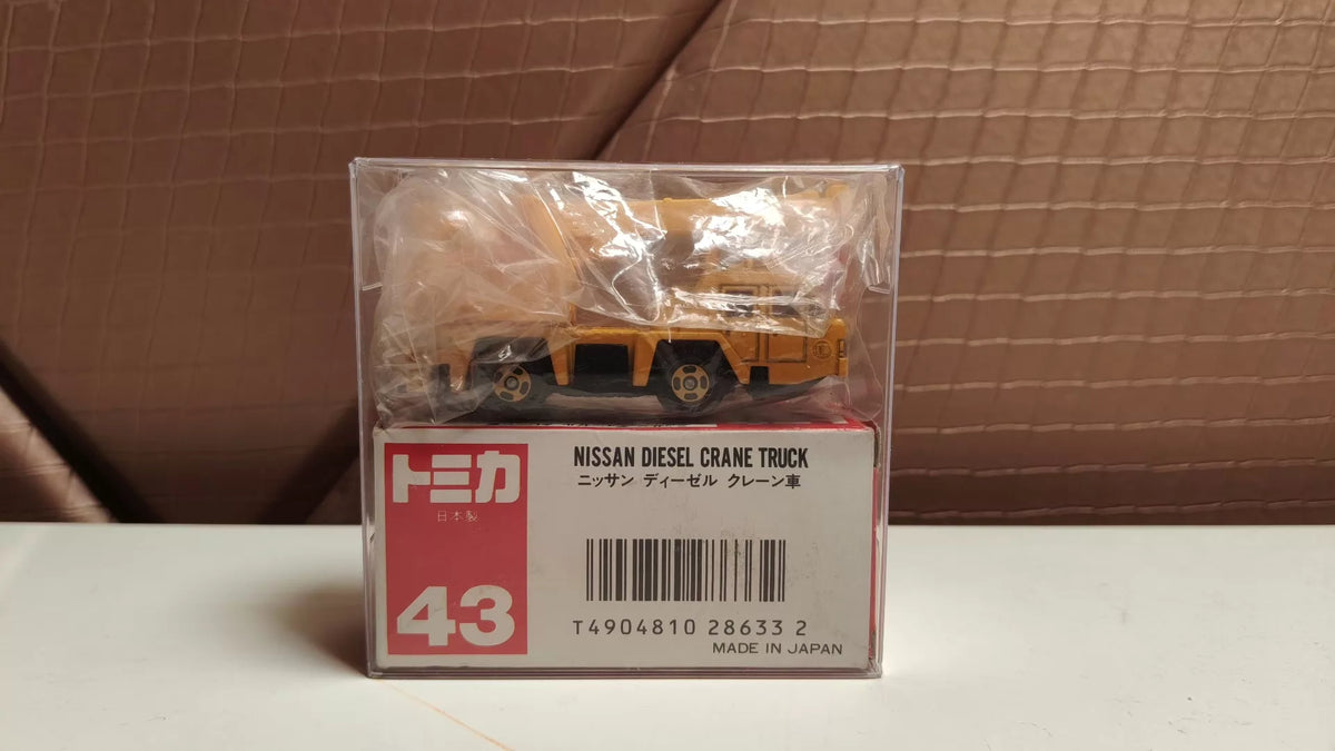 150926-toy-101 TOMICA 43 NISSAN DIESEL CRANE TRUCK
