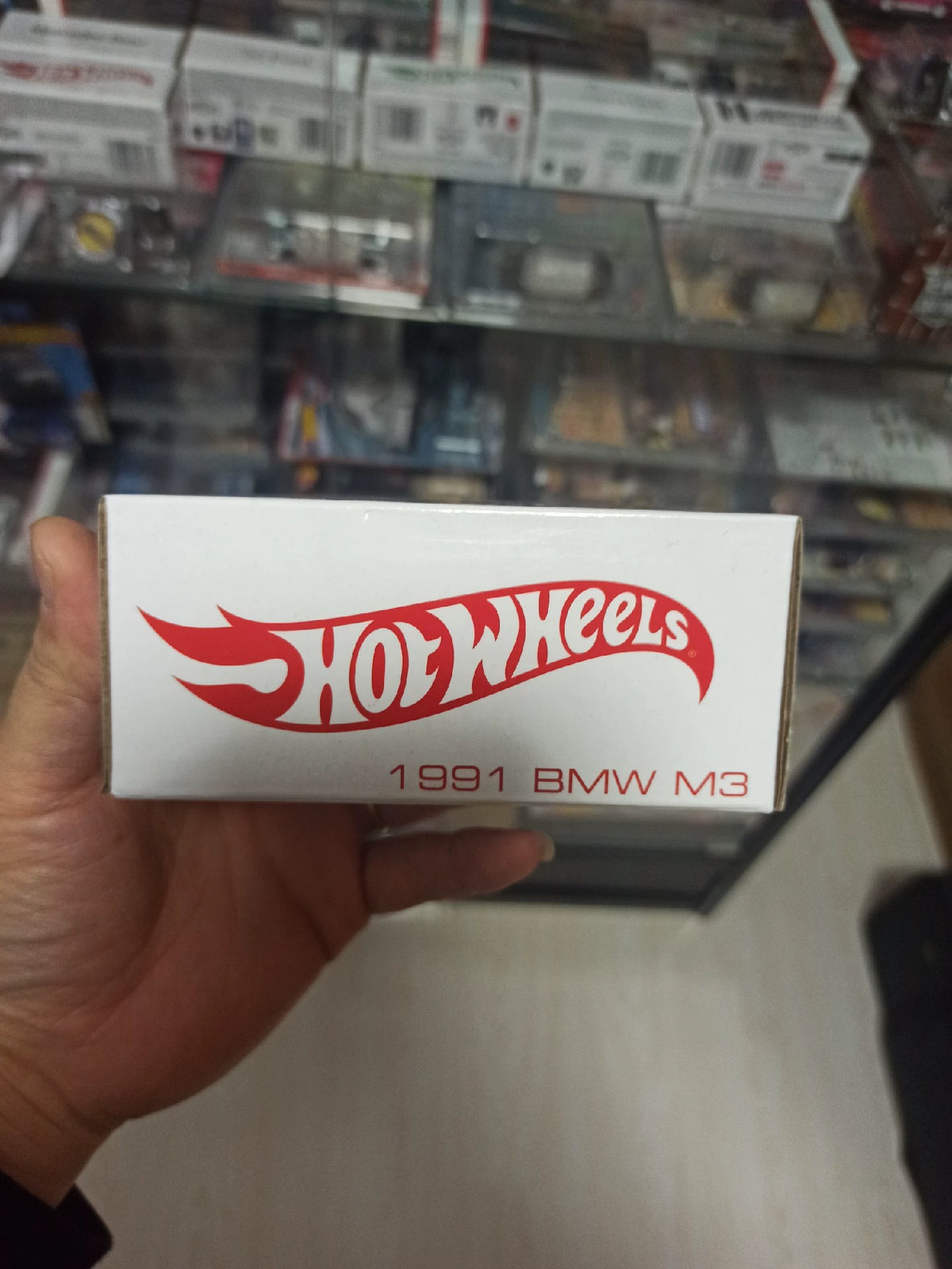 260926-toy-125 Hot Wheels RLC bovine blood red BMW the box is intact sticker still there what you ne New