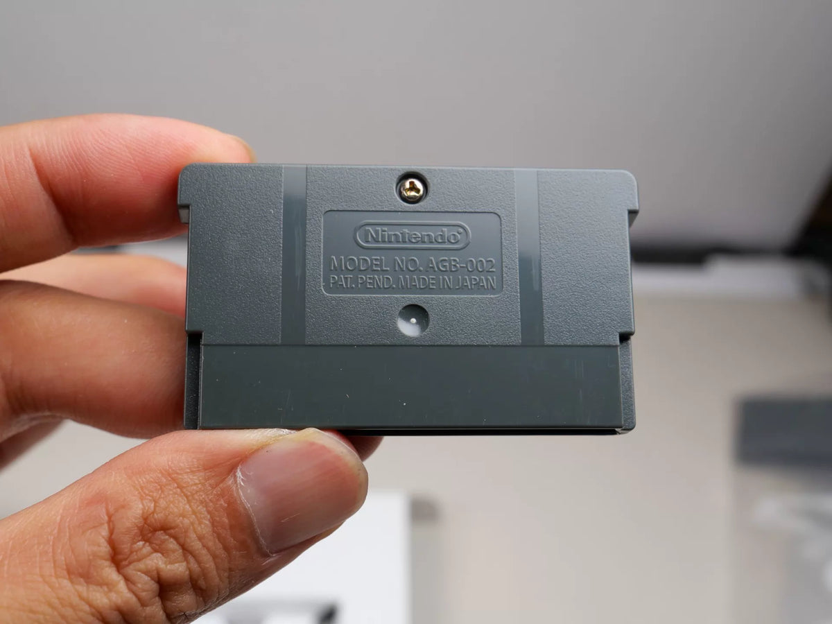120926-toy-41 GBA game, flame emblem, holy devil light stone, original genuine, color as shown in the picture, box said to be full, medieval fine, card chip memory, normal function, free shipping transparent protective box.