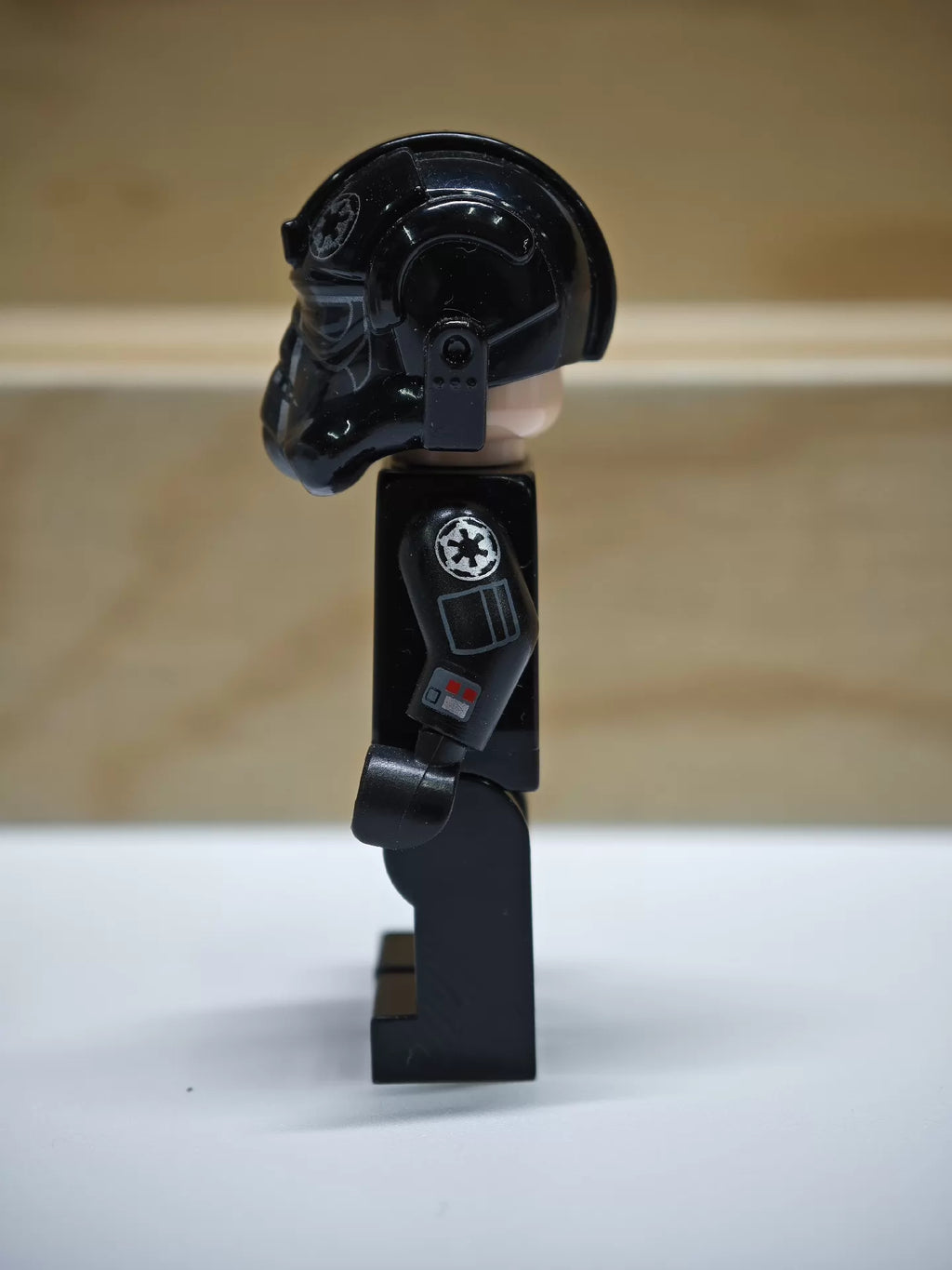031026-toy-20 SW632 TIE fighter pilot with arm print good no oxidation cracks swing