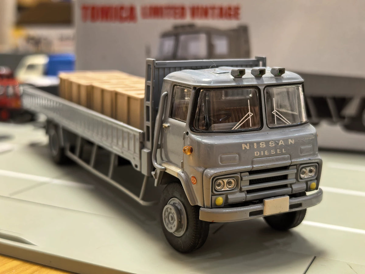 260926-toy-82 Tomica Limited Vintage TLV LV-108a Truck Tommy 1/64