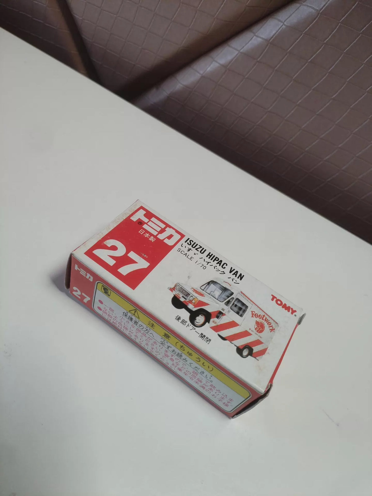 150926-toy-91 TOMICA 27 ISUZU HIPAC VAN