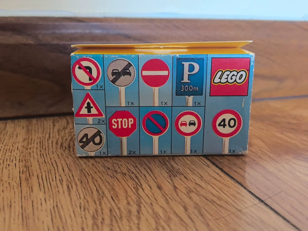101026-toy-21 LEGO 6306 traffic sign set produced in an out-of-print antique 1980