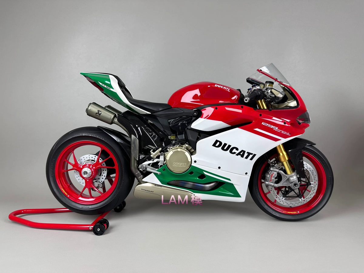 131026-toy-1 Pocher 1/4 Ducati 1299R FINAL EOITION+modification screws+full vehicle