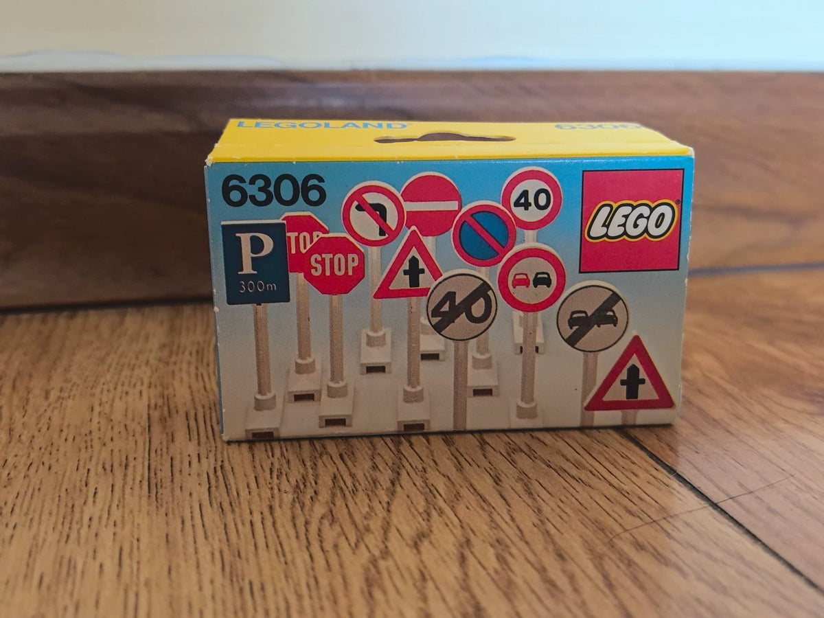 101026-toy-21 LEGO 6306 traffic sign set produced in an out-of-print antique 1980