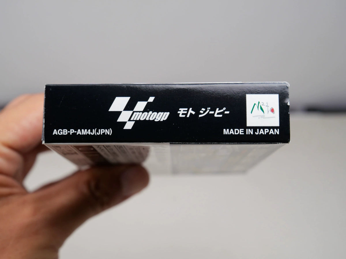 GBA game, motorcycle GP, original genuine cartridge, rare, coloring as shown in the figure, the box is full, the overall condition is very good, the side of the box is slightly indented, the chip memory, the function is normal, and the transparent