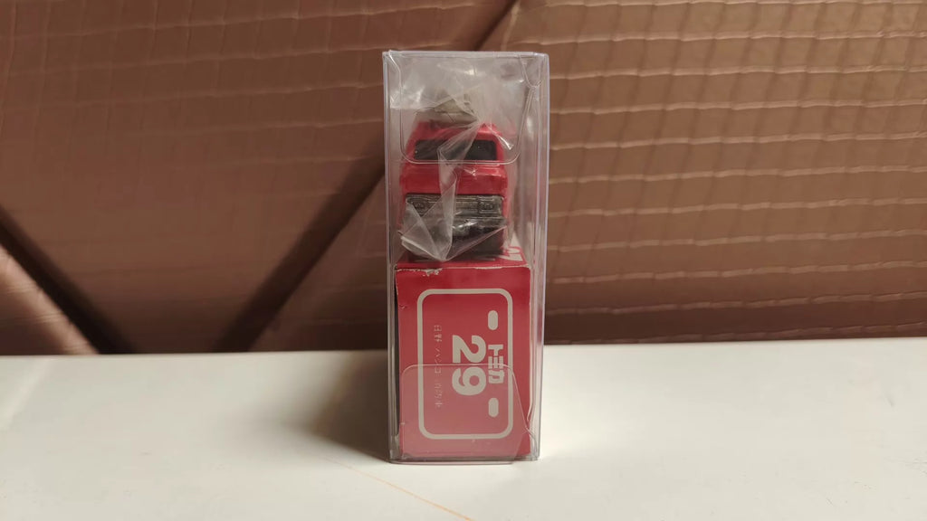 150926-toy-107 TOMICA 29 HINO AERIAL LADDER FIRE TRUCK