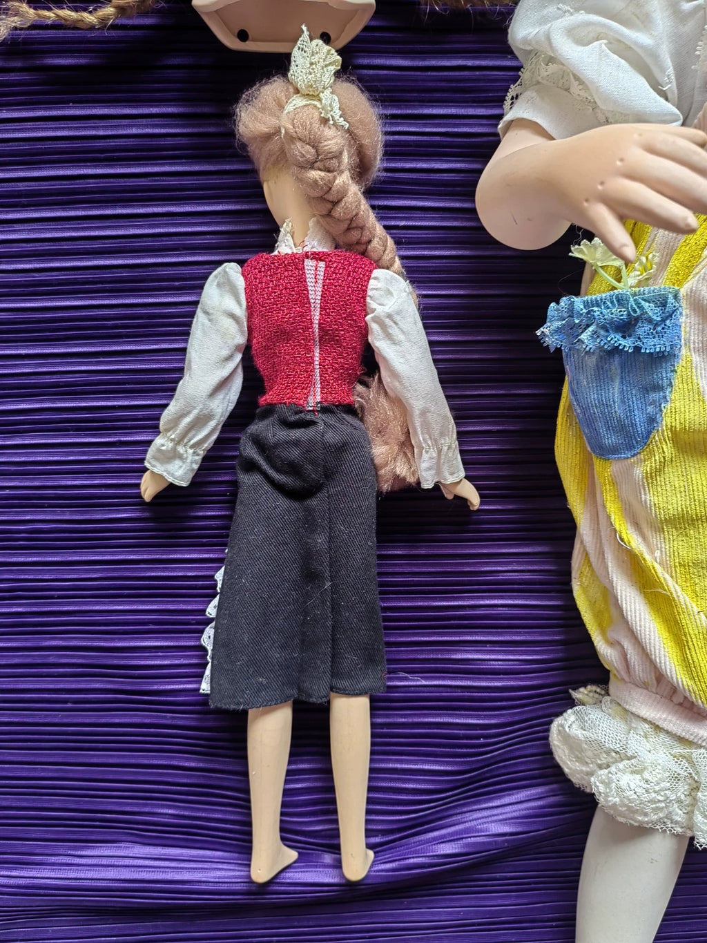 210926-toy-65 Antique ceramic dolls found missing from packaging